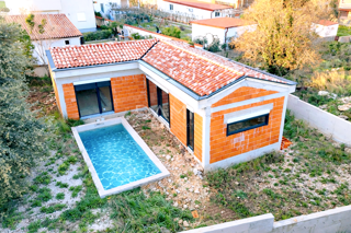 Istra, Ližnjan - hiša z bazenom v roh-bau fazi