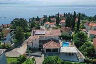 Ika, Vila z bazenom, pogled na morje