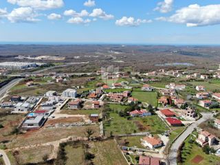 Istra, Kanfanar, Gradbeno zemljišče blizu centra naselja