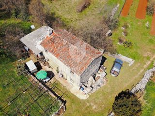 Labin, okolica, istrska hiša na velikem posestvu