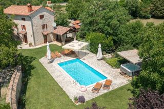 Poreč, okolica, avtohtona vila s prostornim vrtom!