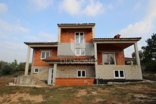 Vodnjan, Rohbau hiša s prostornim vrtom