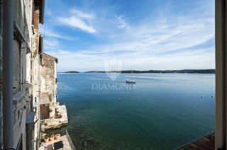 Rovinj, trije privlačni apartmaji v prvi vrsti do morja