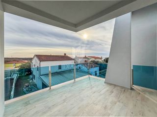 Umag, Lovrečica, Trisobno stanovanje v prvem nadstropju!