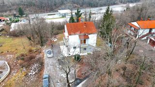 Jurdani, hiša s 4 apartmaji na mirni lokaciji