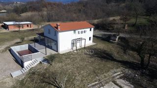 Cerovlje, okolica, fantastična hiša v naravi