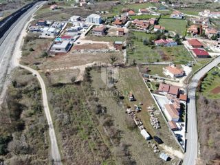 Kanfanar, blizu centra, prostorno in lepo gradbeno zemljišče