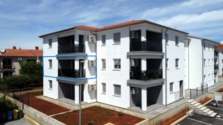 Poreč, okolica, štirisobno stanovanje v prvem nadstropju