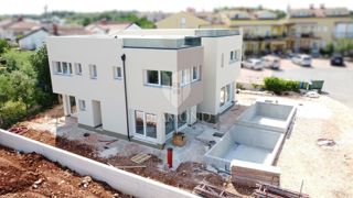 Poreč, okolica, dvojna hiša s strešno teraso – pogled na morje!