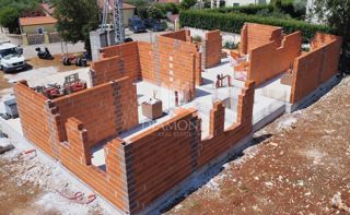 Poreč, okolica, stanovanje s prostornim vrtom (310 m²)