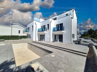 Poreč, prestižna vila le korak od morja