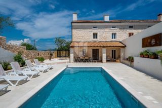 Območje Pule, Avtohtona obnovljena hiša z bazenom