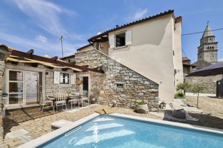 Pazin, okolica, kamnita lepotica z dvema bazenoma