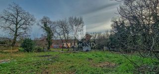 Brtonigla, okolica, čudovita parcela 530 m2 na robu vasi