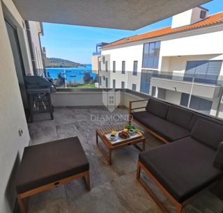 PRVA VRSTA DO MORJA - Prodaja luksuznega apartmaja v Banjolah