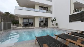 PROSTORNO APARTMA V VRBIKU Z BAZENOM