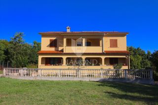 Labin, družinska hiša s štirimi apartmaji