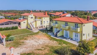 Okolica Umaga, poslovni objekt in stanovanjska hiša idealna za investicijo