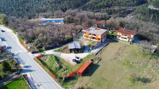Labin, okolica mesta, Rohbau objekti z velikim zemljiščem