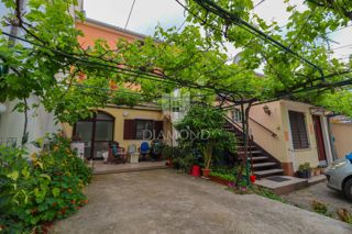 Rovinj, hiša s petimi enotami blizu strogem centru mesta