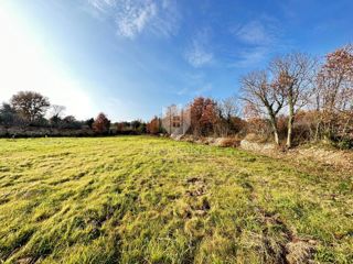Istra, Zazidljivo zemljišče 3 km od morja