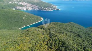 Kmetijska zemljišča ob morju naprodaj – Rabac, Istra