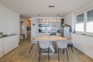 Novigrad, moderno stanovanje s pogledom na morje