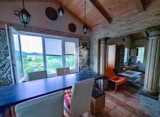 Poreč, priložnost, prostorno stanovanje z letno kuhinjo