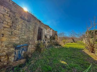 Buje, okolica, vrsna hiža za restavriranje!