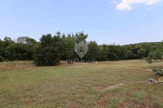 Žminj, zazidljivo zemljišče v majhni vasi