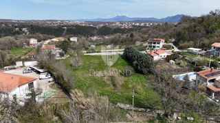 Labin, zazidljivo zemljišče 2,5 km od centra mesta