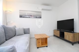 Rabac, lep pritlični apartma z vrtom, pogled na morje