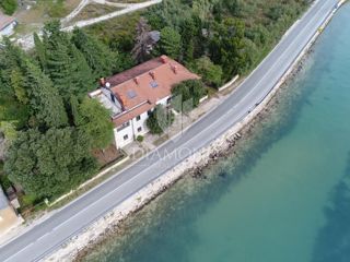 Okolica Novigrada, hiša z investicijskim potencialom