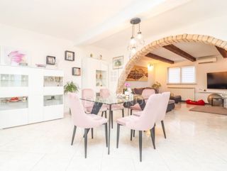 Rovinj, okolica, prostorno stanovanje v mirnem okolju