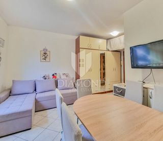 Novigrad, okolica! Luštno stanovanje v pritličju!
