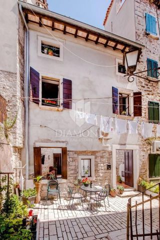 Rovinj, prenovljena hiša s tremi apartmaji v centru