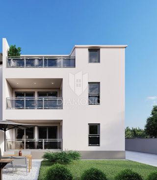 Poreč, okolica, prostoren PENTHOUSE 800 m od morja!
