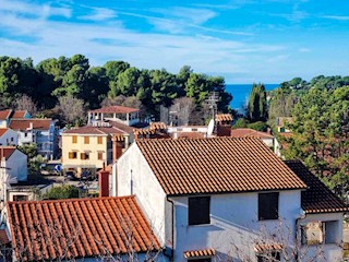 Poreč, ekskluzivno stanovanje v drugem nadstropju s pogledom na morje!