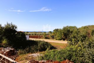 Poreč, okolica, stanovanje v novogradnji z vrtom