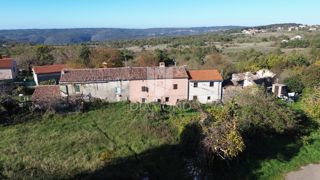 Labin, gradbeno zemljišče s projektom 676