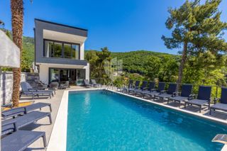 Mošćenička Draga, moderna vila v bližini plaže, pogled na morje