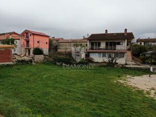 Priložnost! Kanfanar, zemljišče s projektom in gradbenim dovoljenjem