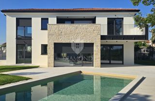Okolica Poreča – Idilična Moderna Vila z Istrskim Pridihom