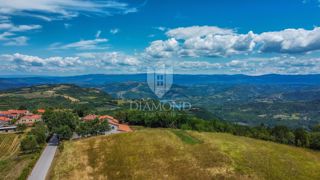 Osrednja Istra, zemljišče 3.874 m² z gradbenim dovoljenjem!