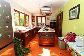 PRILOŽNOST! Pomer - samostojna hiša 150 m od morja! 