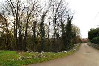 RIJEKA, ČAVLE, zemljišče v mirni ulici blizu centra