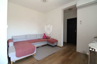 VIŠKOVO, MLADENIĆI – DVOSOBNO STANOVANJE S PARKIRIŠČEM