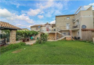 Poreč, Kamnita apartmajska hiša nedaleč od mesta