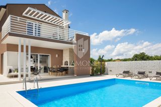 Svetvinčenat, okolica, moderna hiša z bazenom