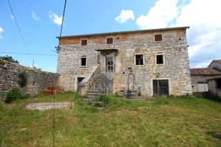 Svetvinčenat, okolica, hiša za obnovo z dodatnim objektom na lepi lokaciji